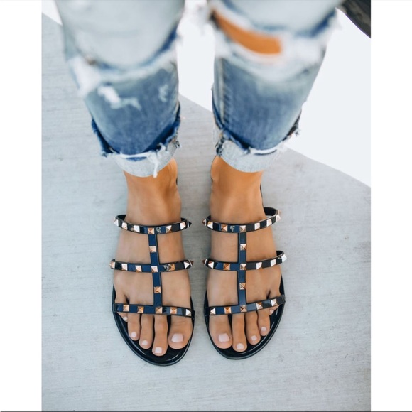 Nude Slides by Olivia F. (7.5) - Picture 1 of 5